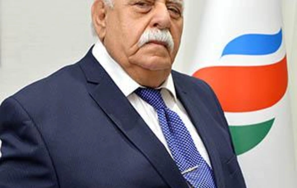 SOCAR prezidenti qocaman neftçini “Fəxri neftçi” döş nişanı ilə təltif etdi - FOTO