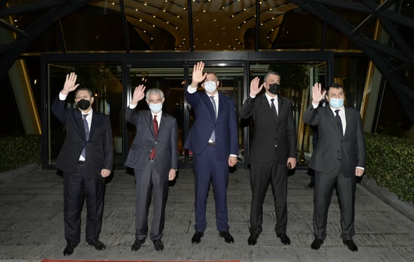 Əli Əhmədov Gürcüstanın baş nazirini ölkəsinə yola saldı - FOTO