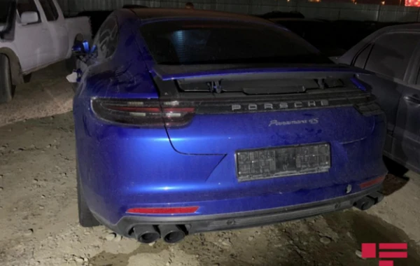 В Баку столкнулись Porsche и KIA, есть пострадавший - ВИДЕО