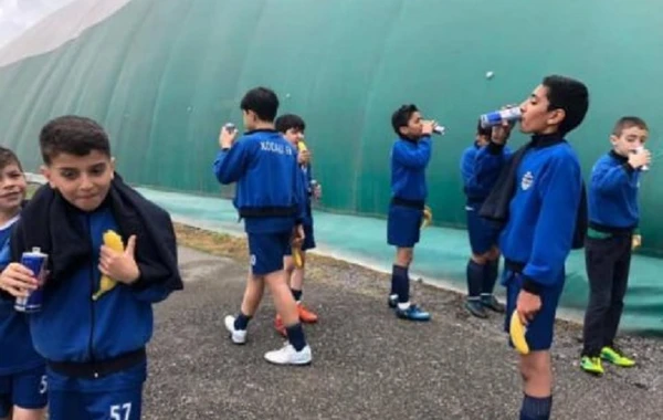Klub prezidenti azyaşlı futbolçulara enerji içkisi verilməsindən DANIŞDI - YENİLƏNİB - FOTO