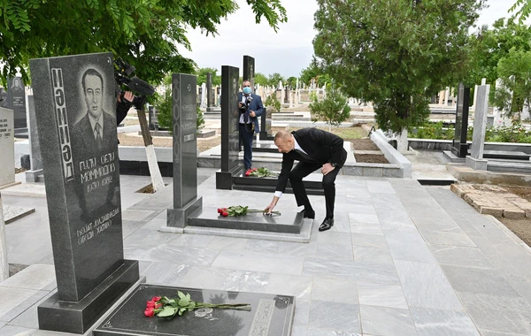 Prezident Naxçıvanda Vətən müharibəsi şəhidlərinin məzarlarını ziyarət edib - FOTO