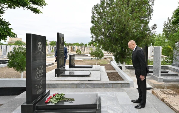 Prezident Naxçıvanda Vətən müharibəsi şəhidlərinin məzarlarını ziyarət edib - FOTO
