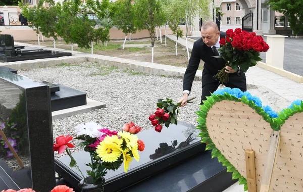 Prezident Naxçıvanda Vətən müharibəsi şəhidlərinin məzarlarını ziyarət edib - FOTO