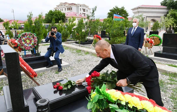 Prezident Naxçıvanda Vətən müharibəsi şəhidlərinin məzarlarını ziyarət edib - FOTO