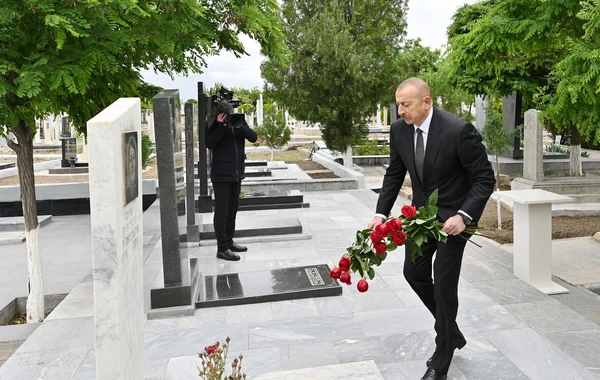 Prezident Naxçıvanda Vətən müharibəsi şəhidlərinin məzarlarını ziyarət edib - FOTO