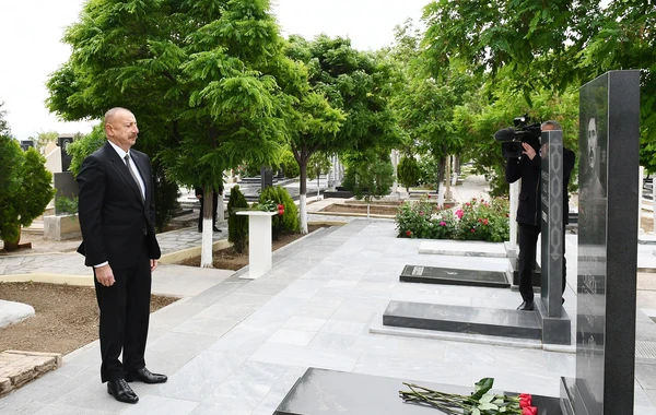 Prezident Naxçıvanda Vətən müharibəsi şəhidlərinin məzarlarını ziyarət edib - FOTO