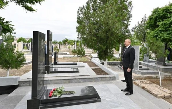 В Нахчыване Президент Ильхам Алиев посетил могилы шехидов Отечественной войны - ФОТО