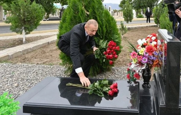 В Нахчыване Президент Ильхам Алиев посетил могилы шехидов Отечественной войны - ФОТО