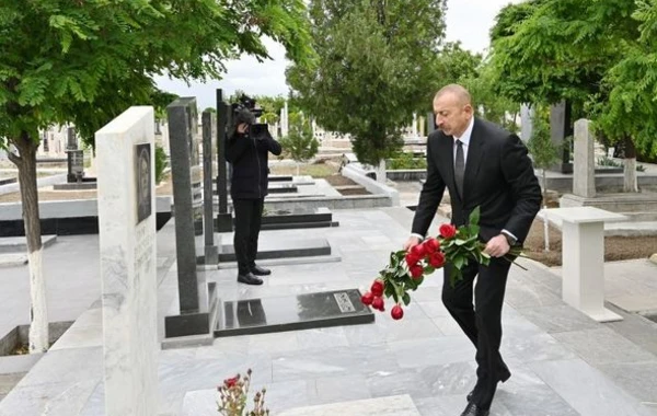 В Нахчыване Президент Ильхам Алиев посетил могилы шехидов Отечественной войны - ФОТО