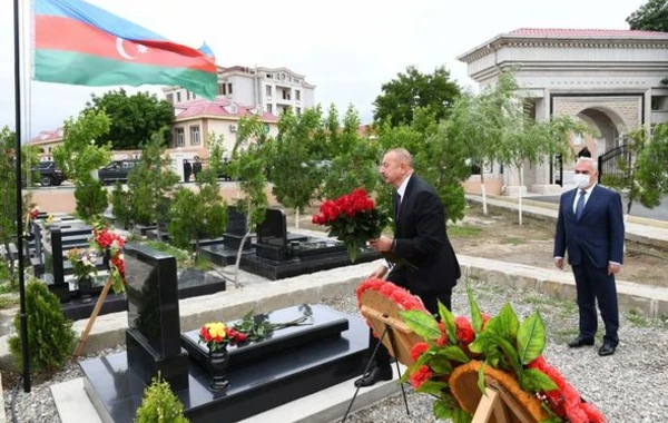 В Нахчыване Президент Ильхам Алиев посетил могилы шехидов Отечественной войны - ФОТО