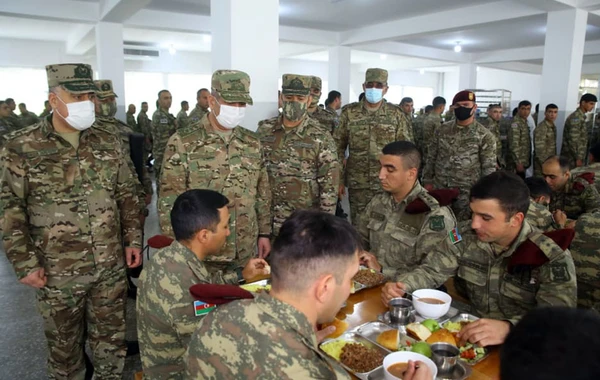 Müdafiə naziri azad edilmiş ərazilərdə yerləşən bölmələrdə olub - FOTO