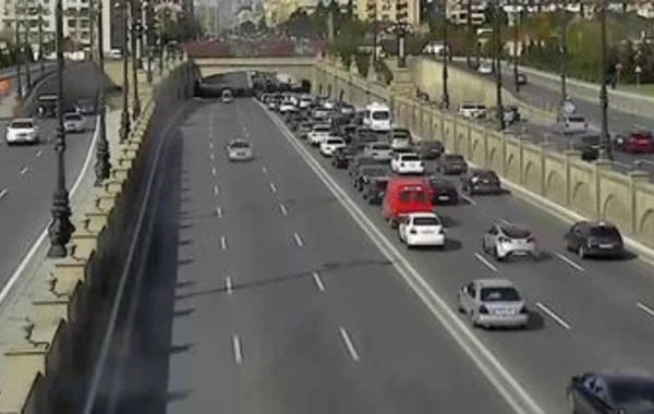 ДТП в Баку стало причиной затора - ФОТО