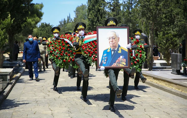 General-polkovnik Tofiq Ağahüseynov II Fəxri xiyabanda dəfn edilib - YENİLƏNİB - VİDEO