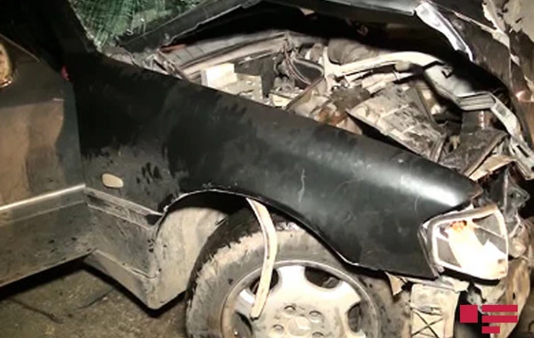В Исмаиллы автомобиль врезался в дерево, погиб водитель - ФОТО
