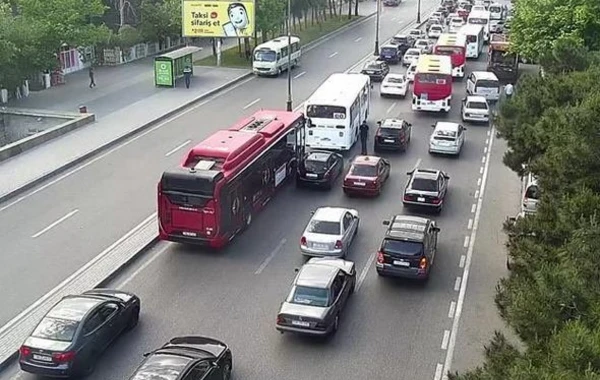 Заторы на основных проспектах Баку: Автобусы опаздывают- СПИСОК