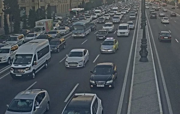 Заторы на основных проспектах Баку: Автобусы опаздывают- СПИСОК