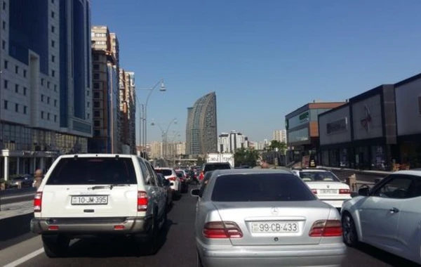 Bakının bəzi yollarında tıxac yaranıb - FOTO