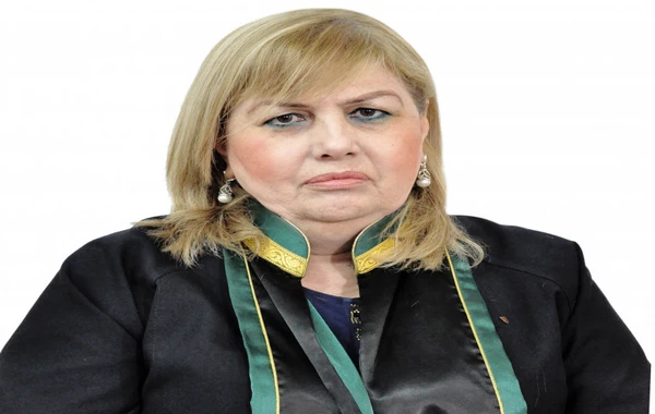 Azərbaycanda vəkil külli miqdarda pul mənimsədi - FOTO