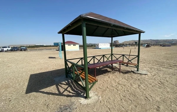 На общественных пляжах Баку завершена подготовка к летнему сезону - ФОТО