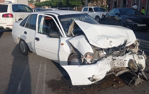 Gəncədə 3 avtomobilin iştirakı ilə zəncirvari qəza, xəsarət alan var - FOTO