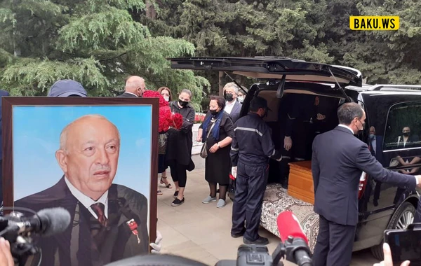 В Баку состоялись похороны Таира Салахова - ВИДЕО