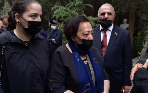 Bacısı və nəvəsi Tahir Salahovdan danışdı