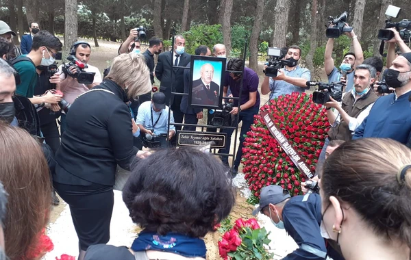 Bacısı və nəvəsi Tahir Salahovdan danışdı