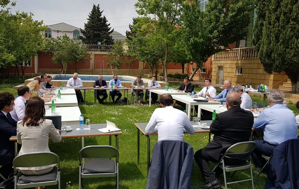Hikmət Hacıyev avropalı diplomatlarla görüşdü - FOTO
