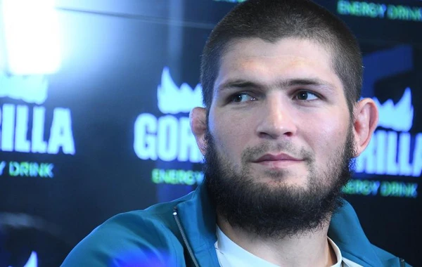 Обещал матери: Нурмагомедов отказался от боя с Мейвезером за $100 млн