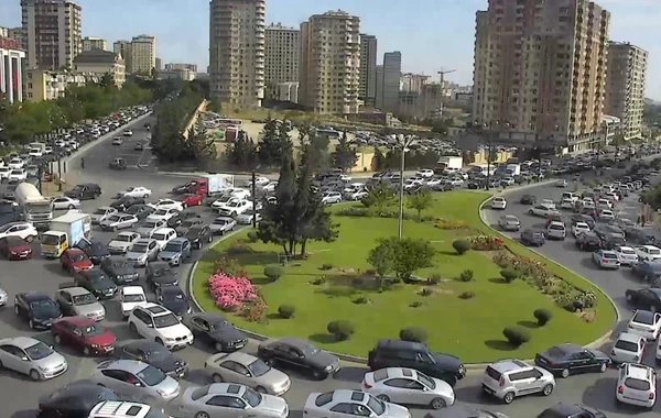 Bakıda tıxac: Nəqliyyatın hərəkəti iflic oldu - SİYAHI - FOTO