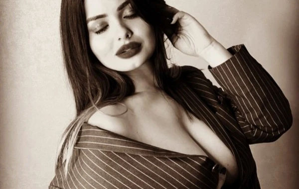 Mina: “Bəziləri kimi porno görüntülərim yoxdur” - FOTO