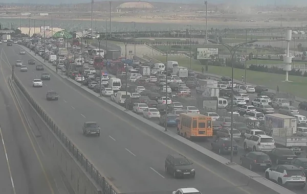 Bakıda bu yollarda tıxac var - Avtobuslar gecikir - ÜNVANLAR - FOTO