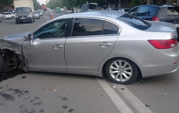 Gəncədə zəncirvari qəza: Beş maşın toqquşdu, xəsarət alanlar var - FOTO