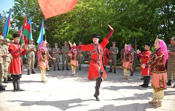 В Азербайджанской армии прошли мероприятия по случаю Дня Республики - ФОТО