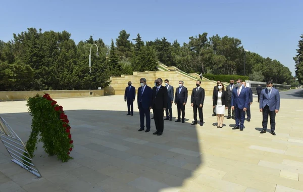 Türkiyənin Baş Prokuroru Fəxri Xiyabanda və Hərbi Qənimətlər Parkında olub - FOTO/VİDEO