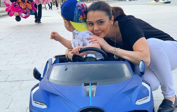 Oksana Rəsulova övladının görüntüsünü paylaşdı - FOTO