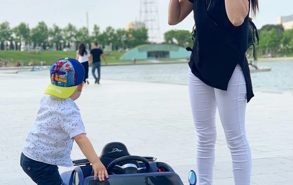 Oksana Rəsulova övladının görüntüsünü paylaşdı - FOTO