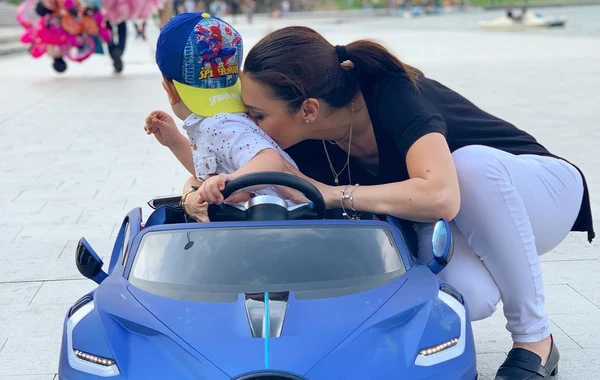 Oksana Rəsulova övladının görüntüsünü paylaşdı - FOTO