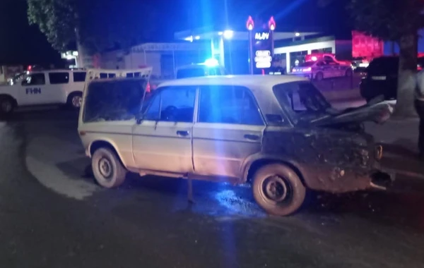 Gəncədə "VAZ" maşınları toqquşdu, avtomobillərdən biri yandı - FOTO