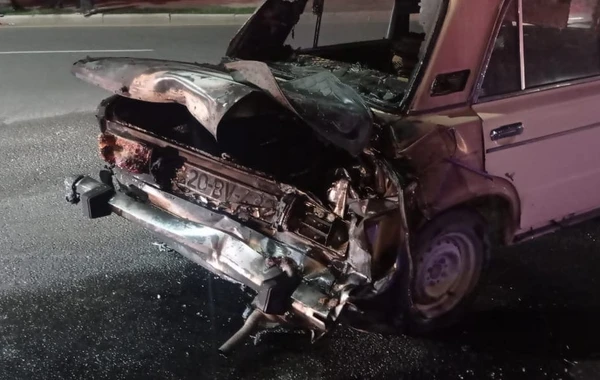 Gəncədə "VAZ" maşınları toqquşdu, avtomobillərdən biri yandı - FOTO