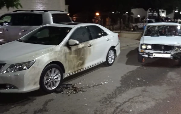 Gəncədə "VAZ" maşınları toqquşdu, avtomobillərdən biri yandı - FOTO