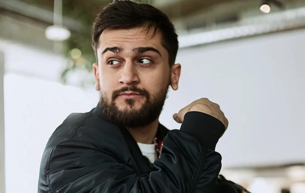 Jony səhhətindəki problemə görə konsertlərini təxirə saldı