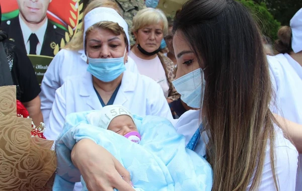 Daha 5 şəhid övladının adına hesab açılacaq - FOTO
