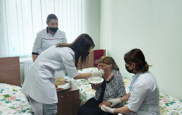 Kəndirlə tövlədə taxtaya bağlanan qadın nəzarətə götürüldü - FOTO