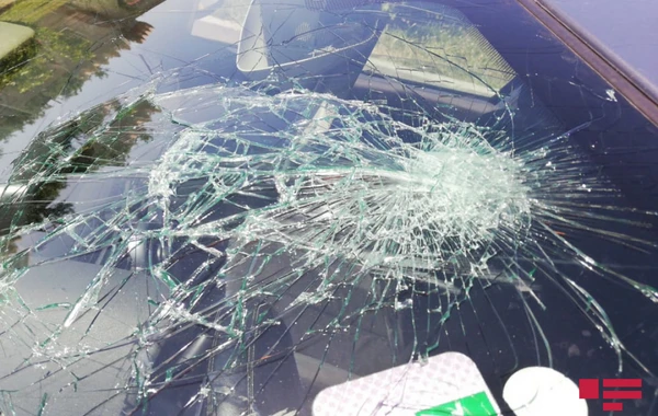 Sumqayıtda avtomobil avtobusa çırpıldı, xəsarət alanlar var - FOTO
