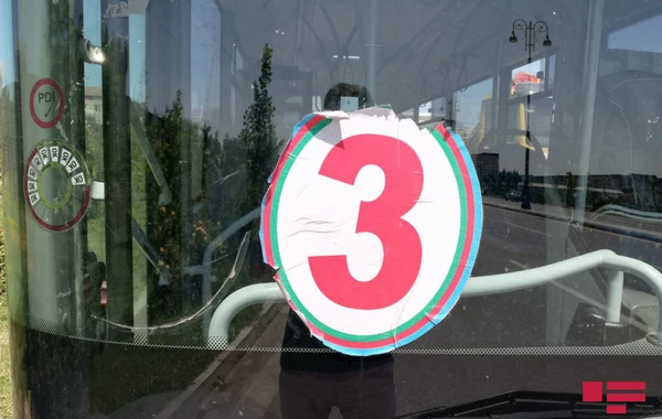 Sumqayıtda avtomobil avtobusa çırpıldı, xəsarət alanlar var - FOTO