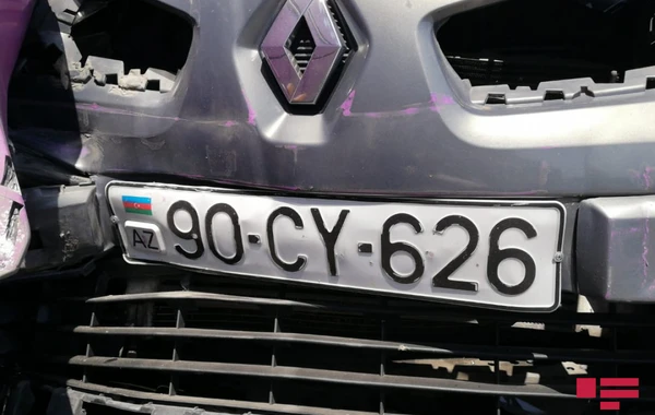 Sumqayıtda avtomobil avtobusa çırpıldı, xəsarət alanlar var - FOTO