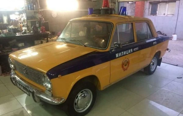 Rusiyada sovet dövrünün “QAİ” avtomobili satışa çıxarılıb - FOTO