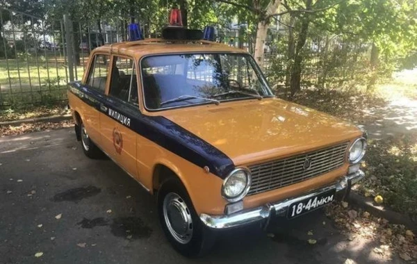 Rusiyada sovet dövrünün “QAİ” avtomobili satışa çıxarılıb - FOTO