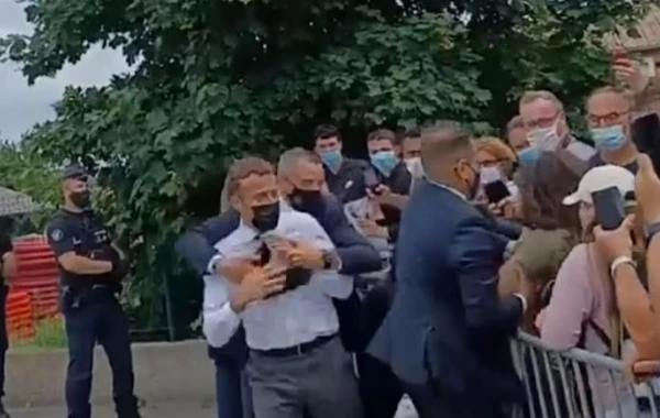 Стало известно, от кого получил пощечину Макрон - ВИДЕО